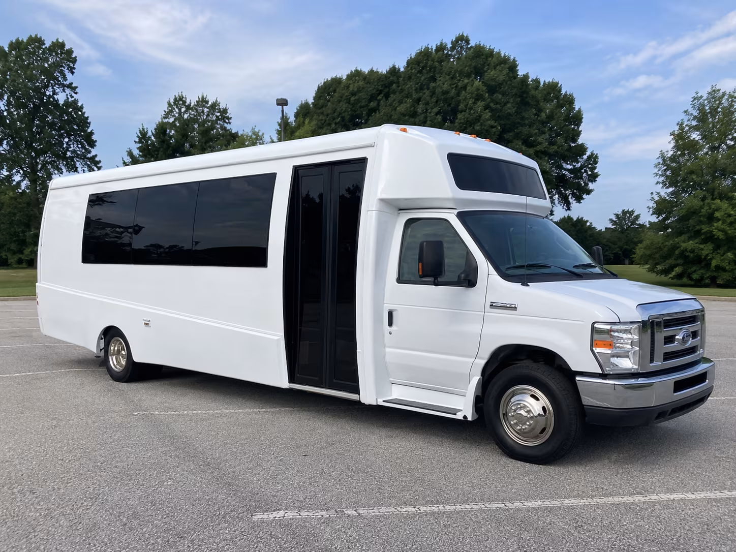 leominster 18 passenger party bus
