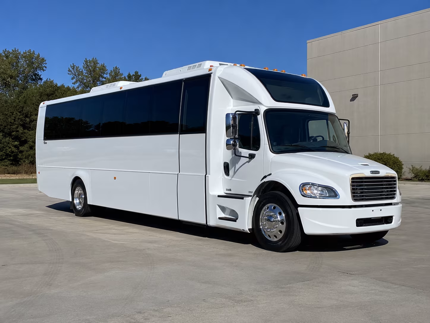 leominster 28 passenger party bus